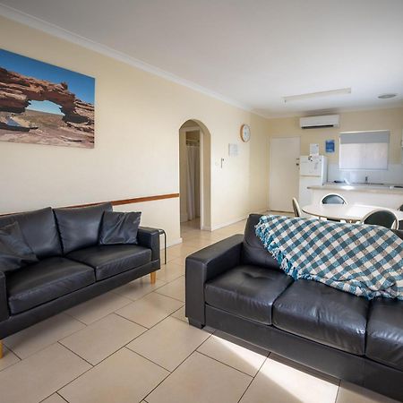 Api Pelican Beach Front Apartments קלבארי מראה חיצוני תמונה