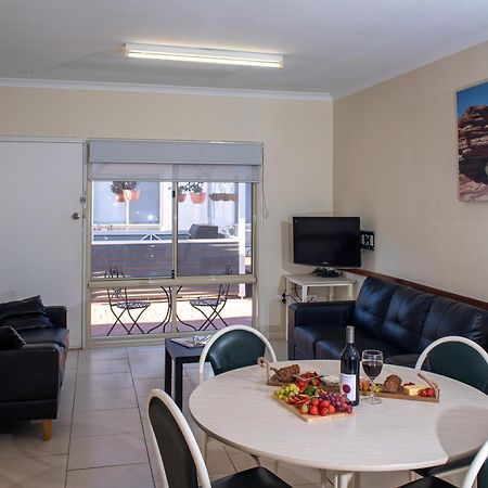 Api Pelican Beach Front Apartments קלבארי מראה חיצוני תמונה