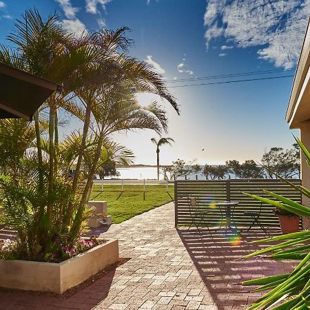 Api Pelican Beach Front Apartments קלבארי מראה חיצוני תמונה