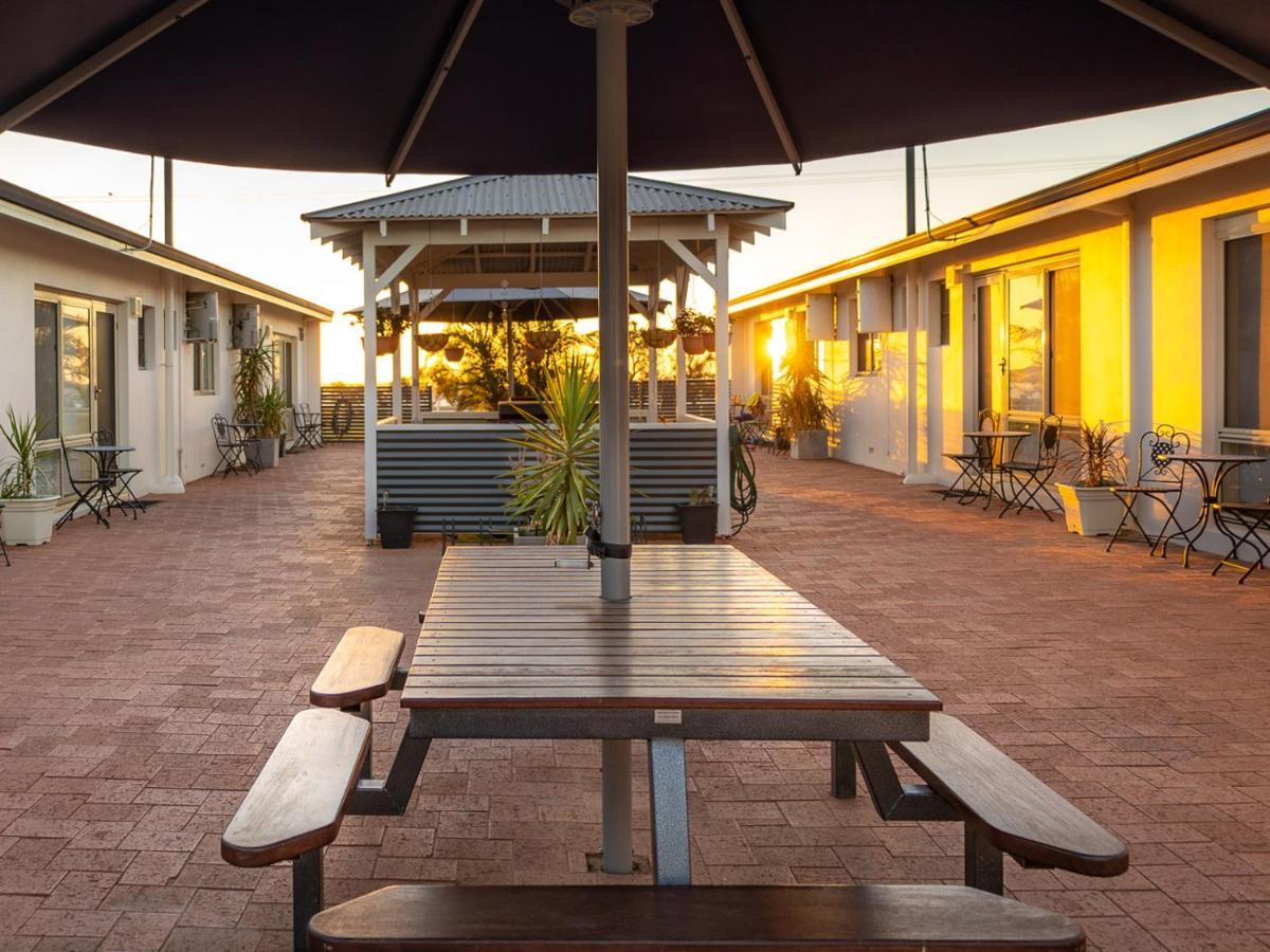 Api Pelican Beach Front Apartments קלבארי מראה חיצוני תמונה