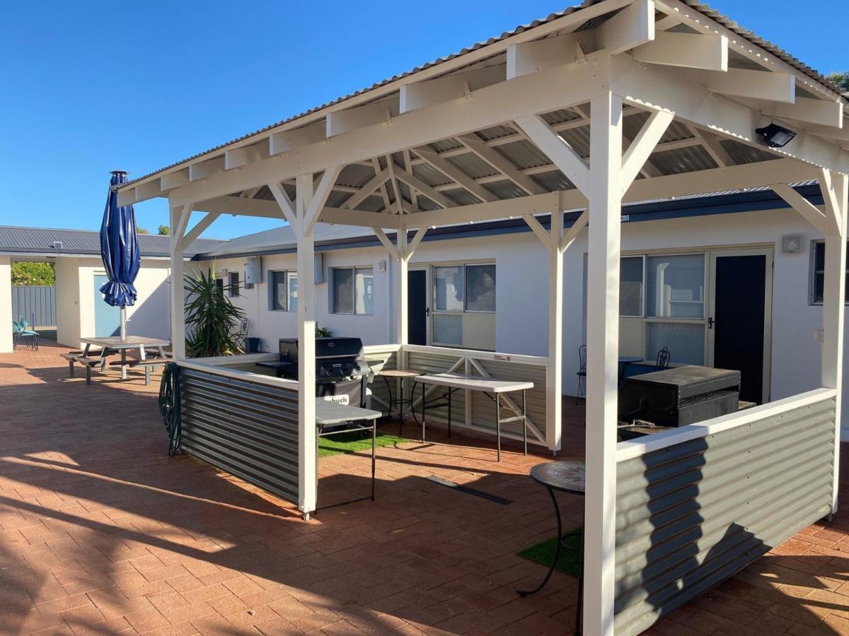 Api Pelican Beach Front Apartments קלבארי מראה חיצוני תמונה