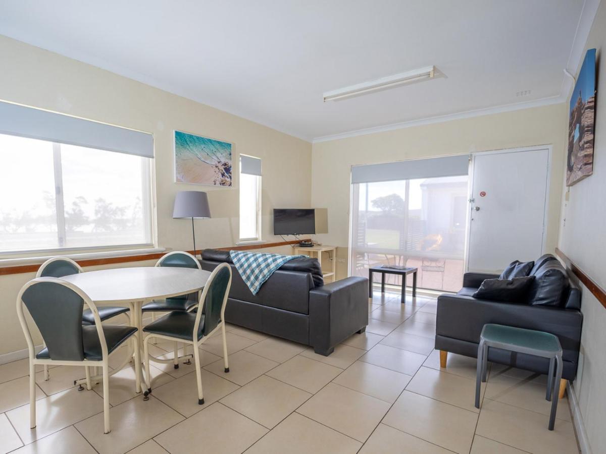Api Pelican Beach Front Apartments קלבארי מראה חיצוני תמונה
