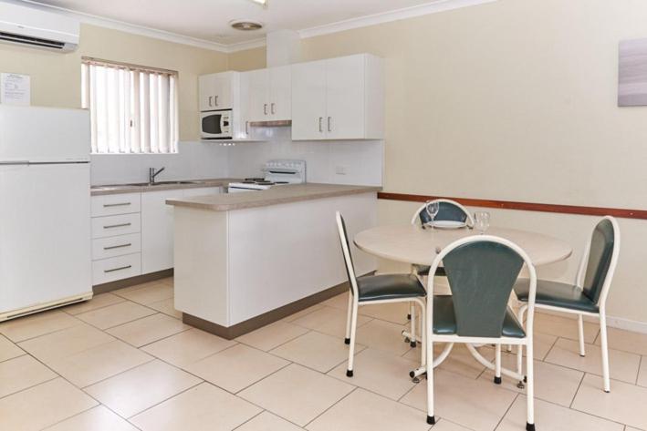 Api Pelican Beach Front Apartments קלבארי מראה חיצוני תמונה