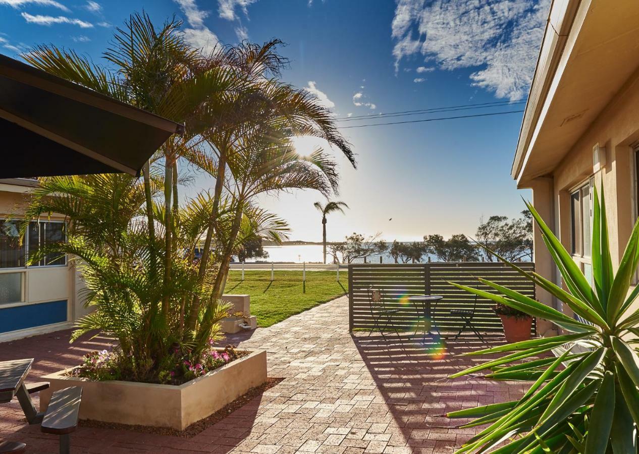 Api Pelican Beach Front Apartments קלבארי מראה חיצוני תמונה